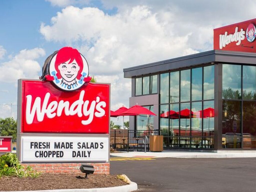what-time-does-wendy's-start-serving-lunch-2
