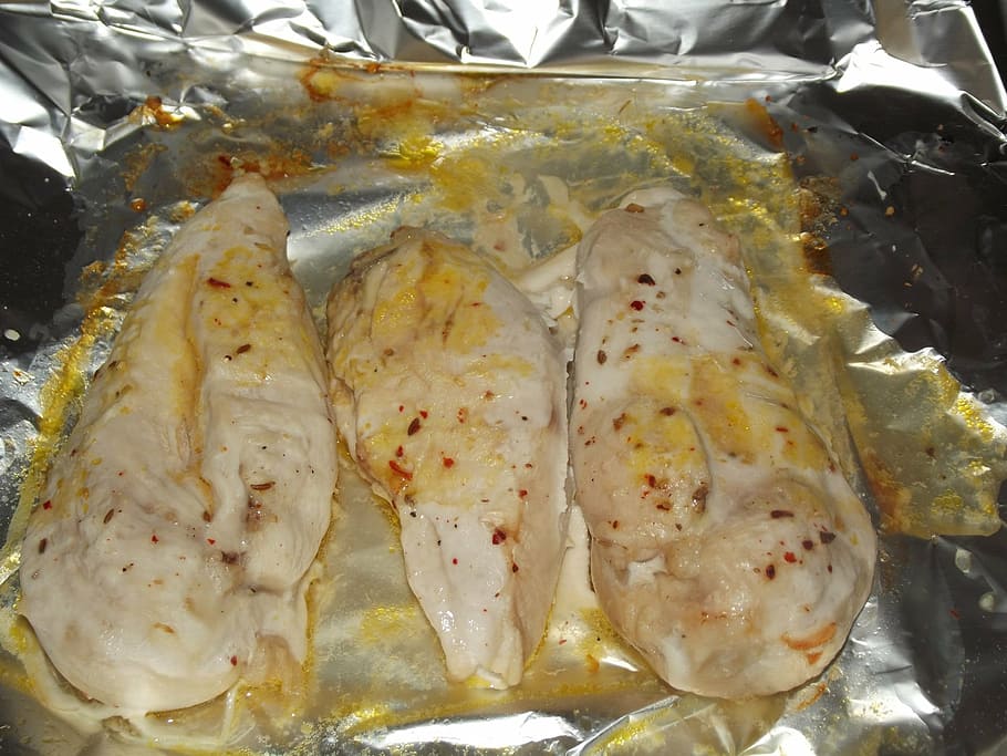 The benefits of wrapping the chicken in foil in an air fryer